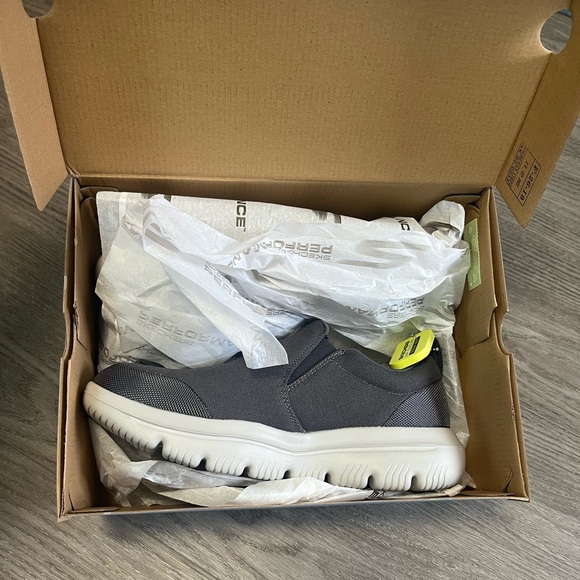 NWT Sketchers Go Walk Evolution Ultra in Charcoal Gray Men’s Shoes - Picture 3 of 10